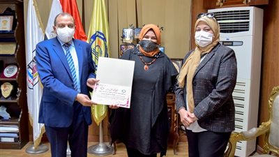 تكريم طلاب الإعلام الفائزين بملتقى الاتصال بجامعة القاسمية الإماراتية
