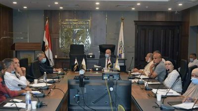 محافظ جنوب سيناء يلتقي لجنة التنظيم والإدارة في إطار المتابعة وتنشيط العمل