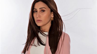 غضب دينا الشربيني يثير الجدل على السوشيال ميديا بعد سؤالها عن عمرو دياب
