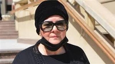 اعلامى شهير يكشف آخر تطورات حالة الفنانة دلال عبد العزيز