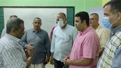 جوله ليلية لنائب محافظ السويس لتفقد استراحات الثانوية العامة..صور
