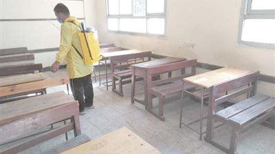 طلاب الثانوية العامة في اللجان.. قبل الامتحان بساعة