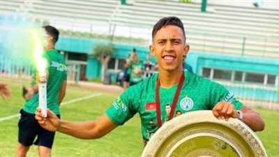 سفيان رحيمي يُتوج بأفضل لاعب في نهائي الكونفدرالية