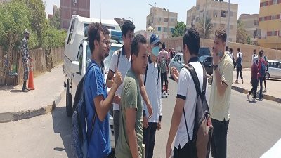 طلاب الغردقة: الامتحان سهل و بعض الأسئلة فى العربى تحتاج قراءة كثيرة