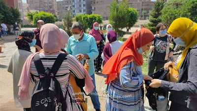 الامتحان سهل وفى مستوى الطالب العادى ولكن هناك نقاط تحتاج إلى الطالب المتفوق والوقت كافي