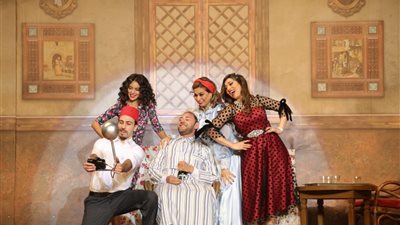 رئيس البيت الفنى يفتتح مسرحية 