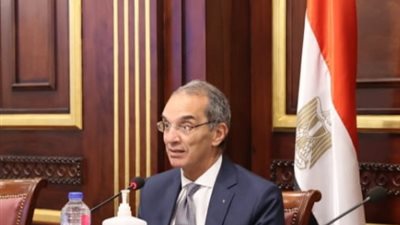 طلعت : تنفيذ 98% من مسارات شبكات الاتصالات بالحي الحكومي فى العاصمة