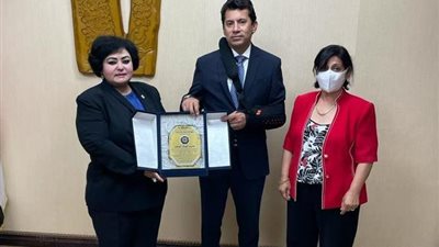 وزيرالرياضة يبحث ترتيبات تكريم الفائزين بجائزة المجلس للشباب العربي المتميز