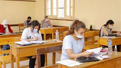 طلاب العلمي بالثانوية العامة يؤدون اليوم امتحان الجبر والهندسة الفراغية