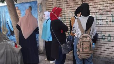 طلاب العلمي بالثانوية العامة يؤدون اليوم امتحان الجبر والهندسة الفراغية