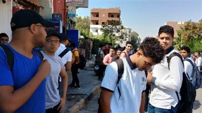 غضب لدى طلاب الثانوية العامة عقب خروجهم من امتحان الجبر والهندسة الفراغية