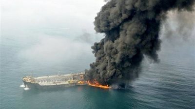 العراق يكشف تفاصيل احتراق ناقلة نفط