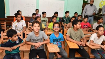 رئيس جامعة عين شمس يزور أبناء دار أيتام فاطمة الزهراء ويهنئهم بعيد الأضحى