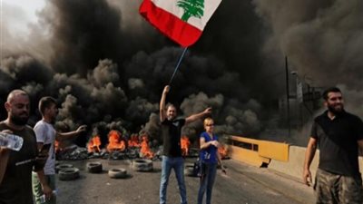 اعمال عنف في لبنان بعد اعتذار الحريري وانهيار الليرة