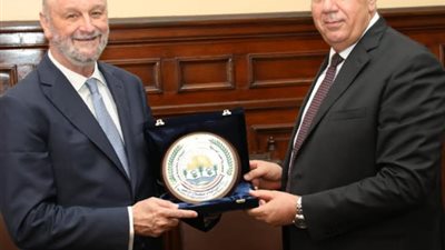 وزير الزراعة يبحث مع سفير اسبانيا التعاون في مجال الاستزراع السمكي وانتاج التقاوي