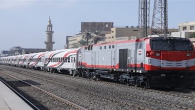 شاهد القطارات الجديدة أثناء التشغيل اليومي على خطوط السكك الحديدية