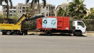 تشغيل المكنسة بشارع النصر استعداد لعيد الاضحى المبارك