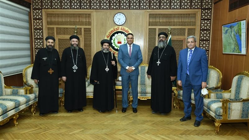 المحافظ يتلقى التهنئة