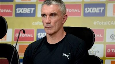 كارتيرون يعقد جلسة فنية مع لاعبى الزمالك
