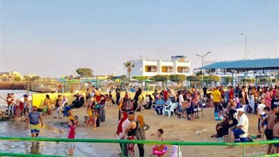 هدوء وانتظام بمواقف الإسماعيلية وزحام الشواطئ يتحدى الطقس