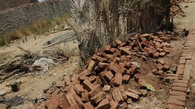 رصد حالة تعدى بالبناء المخالف وازالتها بارمنت جنوب غرب الأقصر