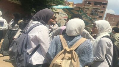 طلاب علمى الاسكندريه..امتحان الفيزياء طويل والوقت غير كافى