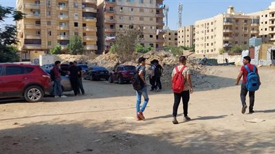 طلاب الأدبي بالثانوية العامة يتوافدون للجان امتحانهم لأداء اختبار التاريخ