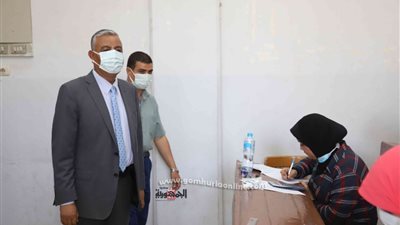 رئيس جامعة جنوب الوادي يتفقد امتحانات الدراسات العليا بكلية الهندسة