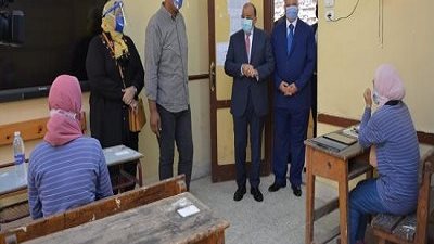 عمليات المعلمين: اصابة معلمة بالاعياء أثناء مراقبة الثانوية العامة ونقلها لمستشفى أسوان