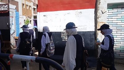 توافد طلاب الشعبة الادبية للثانوية العامة بأسوان على اللجان الامتحانية