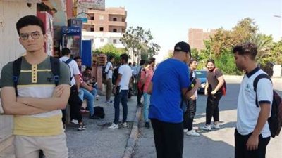 توافد طلاب الشعبة العلمية بالثانوية العامة بالبحرالأحمر على اللجان لأداء امتحان الديناميكا