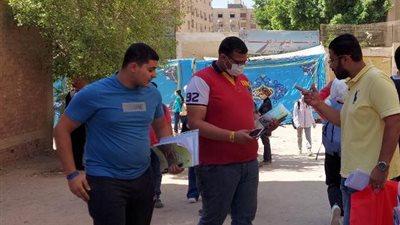 طلاب العلمي بالثانوية العامة يتوافدون للجانهم لأداء امتحان الديناميكا