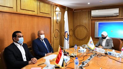محافظ قنا يعقد إجتماعا عاجلا لحل مشكلة انقطاع مياة الشرب ببعض المناطق