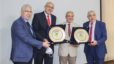 مجلس جامعة طنطا يكرم 