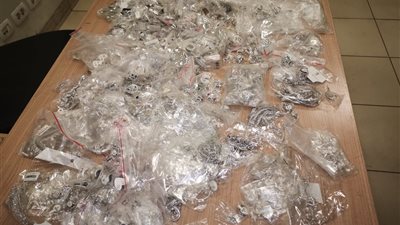 إحباط تهريب كمية من المشغولات الفضية مع راكب قادم من السعوديه