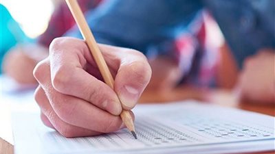 الإنجليزية مفاجأة سعيدة لطلاب الشعبة الأدبية بثانوية الأقصر