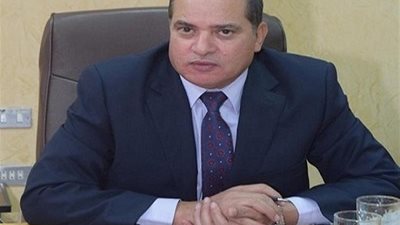رئيس جامعة سوهاج يجتمع بمجلس إدارة الماجستير المهني ويتفقد أعمال الكنترول بكلية التجارة