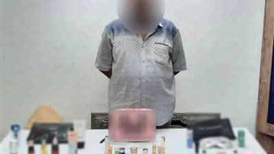 غافل الراكبة .. وسرق مصاغها ومتعلقاتها
