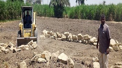 ازالة ٣ حالات تعدى بالبناء المخالف بإسنا جنوب الأقصر
