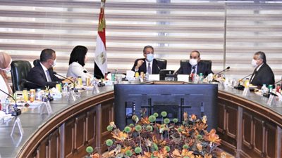 وزيرا الطيران المدني والسياحة والآثار يبحثان آليات تحفيز حركة السياحة والطيران الداخلي