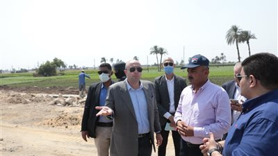 رفع تشوينات الدبش من أمام محور عدلي منصور ببنى سويف