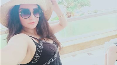 بالأسود.. هبه عبدالعزيز تتألق بإطلالة صيفية عبر السوشيال ميديا