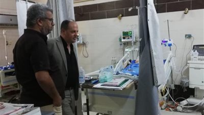 نائب قنا يطمئن على الحالة الصحية لمريض الــ 