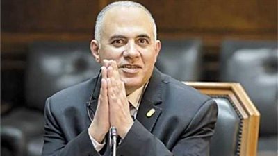 وزير الرى: منحة التميز العلمى لأربعة مهندسين بالرى
