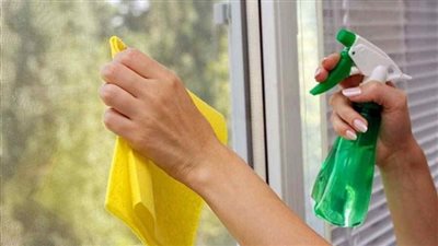 أرخص طريقة لتنظيف الزجاج