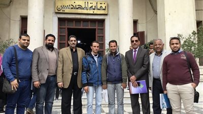 بالصور.. «المهندسين» تكرم بطلي واقعة محطة مصر