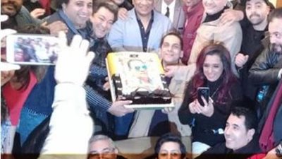 بالصور.. نجوم سيرة حب يحتفلون بالتجديد للمخرج عادل عبده