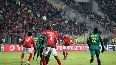 إصابة حكم مبارة الأهلي وفيتا كلوب.. فيديو