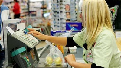 صرافو البنوك مهددة بالاختفاء