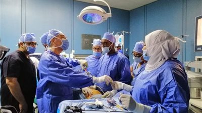 نجاح اول عملية استئصال ورم سرطاني بالمستقيم بالمنظار لأول بنمرة ٦ بالاسماعيلية